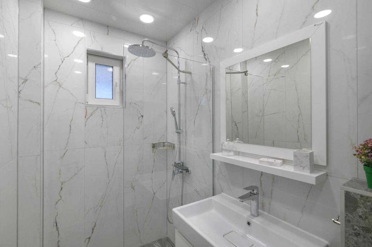 Лукс На Море Luxury Apartment In Downtown With Garage Varna Ngoại thất bức ảnh